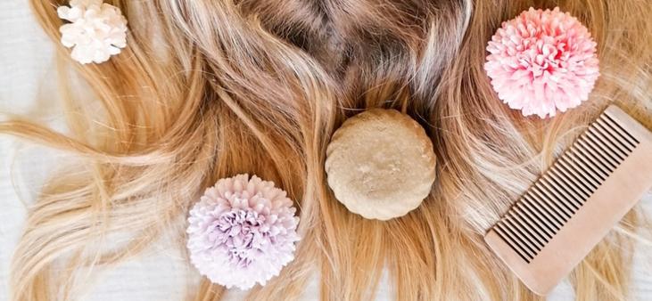 Le shampoing Solide d'Atypique Provence    C'est un shampoing solide 100% naturel , composé d'huiles végétales et huiles essentielles biologiques pour obtenir une qualité de cheveux exceptionnelle. Convient à tous types de cheveux. 